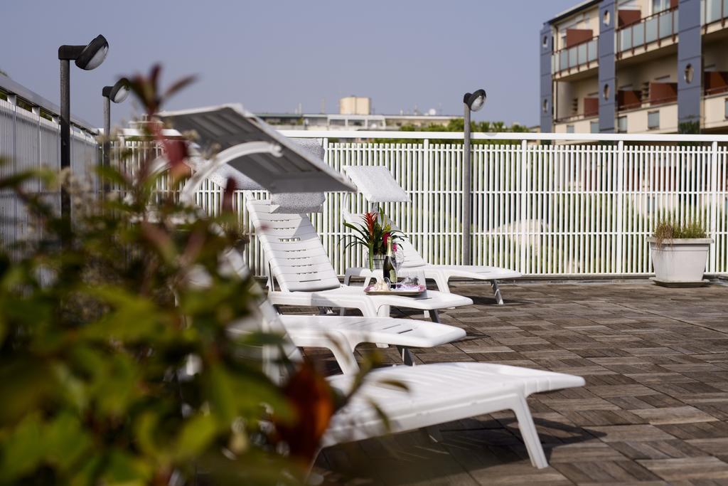 Hotel Suisse Милано Мартима Екстериор снимка