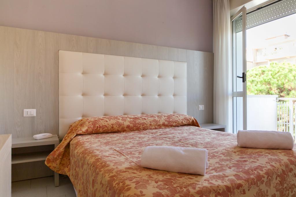 Hotel Suisse Милано Мартима Екстериор снимка