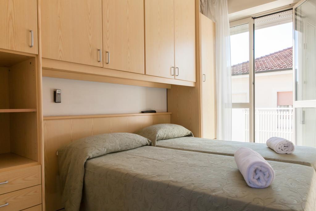 Hotel Suisse Милано Мартима Екстериор снимка