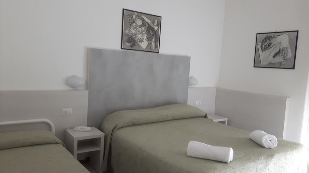 Hotel Suisse Милано Мартима Екстериор снимка