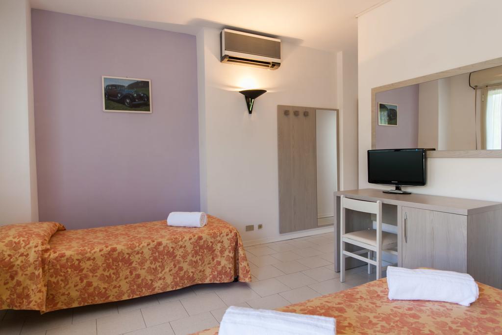 Hotel Suisse Милано Мартима Екстериор снимка