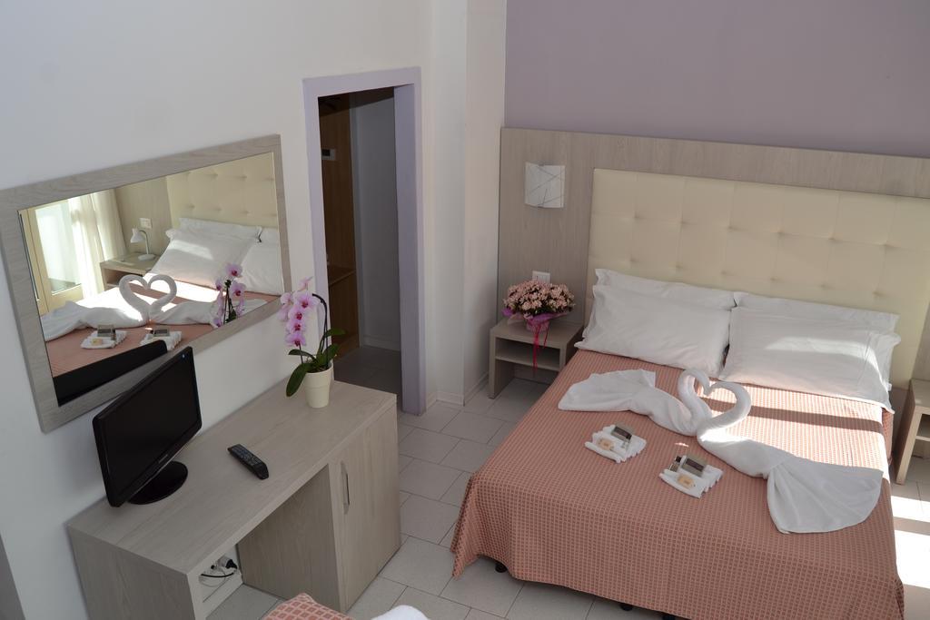 Hotel Suisse Милано Мартима Екстериор снимка