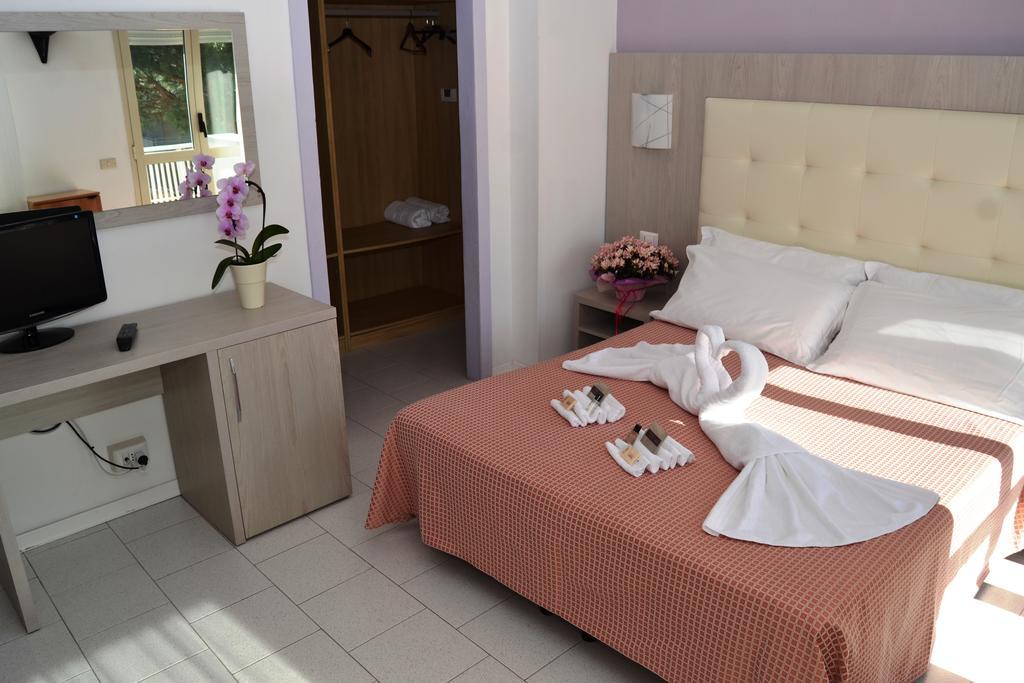 Hotel Suisse Милано Мартима Екстериор снимка