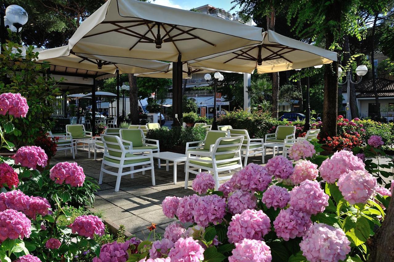 Hotel Suisse Милано Мартима Екстериор снимка